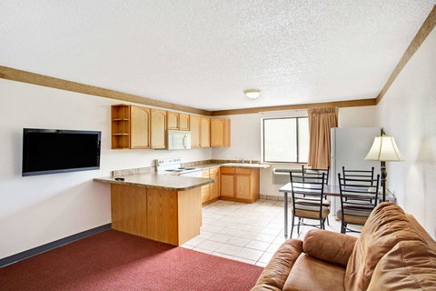 Days Inn By Wyndham Clearfield - Bridge Guide 15
