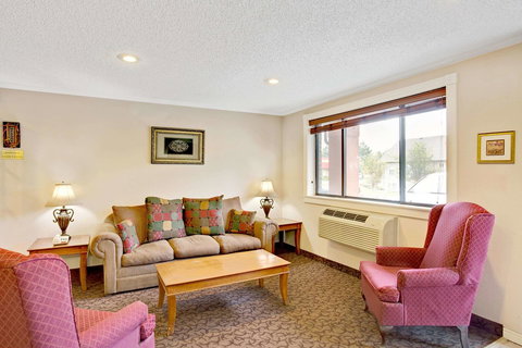 Days Inn By Wyndham Clearfield - Bridge Guide 12