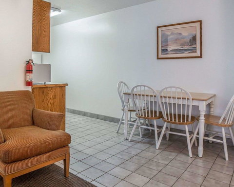 Econo Lodge Clearfield - Bridge Guide 34