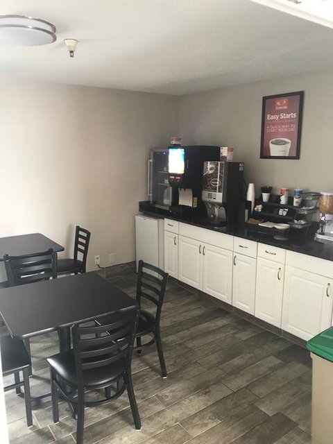 Econo Lodge Clearfield - Bridge Guide 7