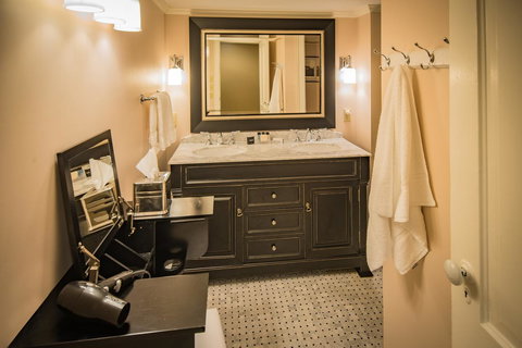 The Dorset Inn - Bet 4u 10