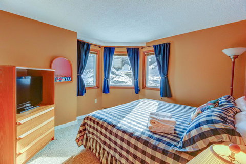 Slopeside Retreat - Click Find 26