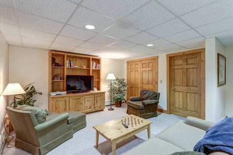 Jay Peak Townhouse - Click Find 14