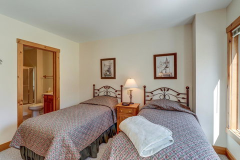 Jay Peak Townhouse - Click Find 25