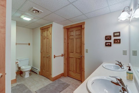 Jay Peak Townhouse - Click Find 22