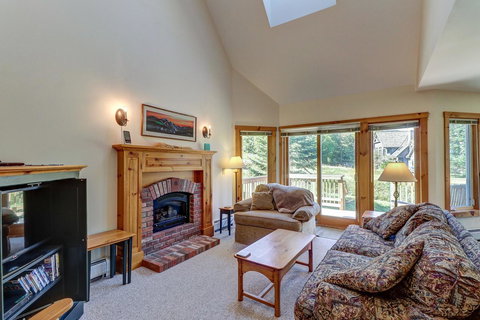 Jay Peak Townhouse - Click Find 0