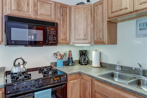 Jay Peak Townhouse - Click Find 13