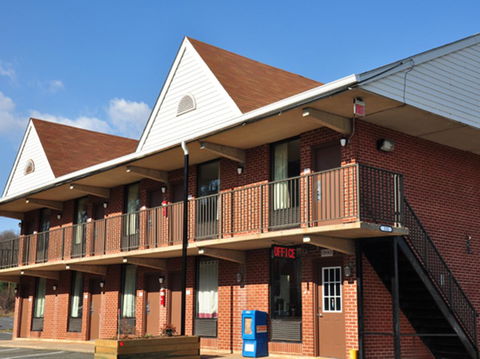 Budget Inn Orange - Click Find 0