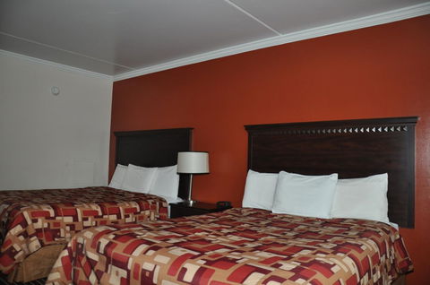 Budget Inn Orange - Click Find 4