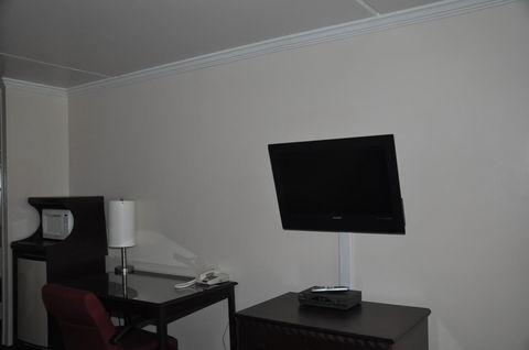 Budget Inn Orange - Click Find 3