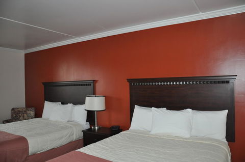 Budget Inn Orange - Click Find 2
