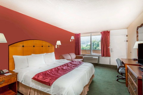 Ramada By Wyndham Roanoke - Click Find 27