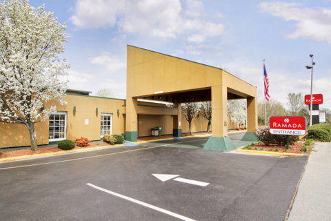 Ramada By Wyndham Roanoke - Click Find 1