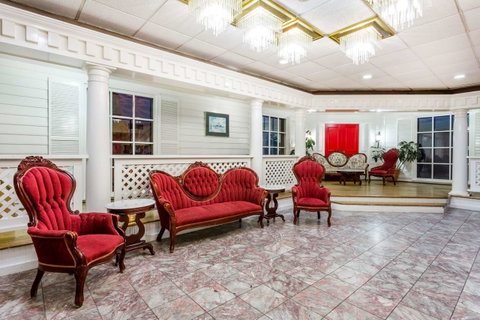 Ramada By Wyndham Roanoke - Click Find 24