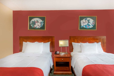 Ramada By Wyndham Roanoke - Click Find 18