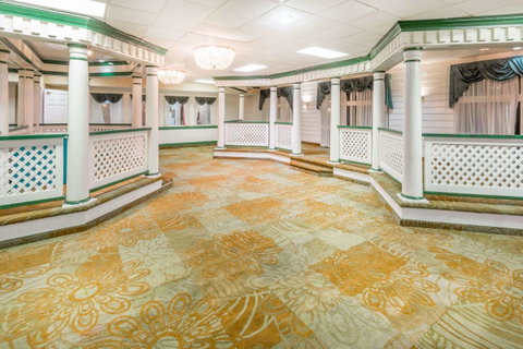 Ramada By Wyndham Roanoke - Click Find 25