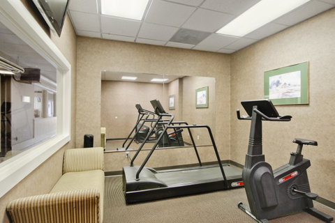 Ramada By Wyndham Roanoke - Click Find 7