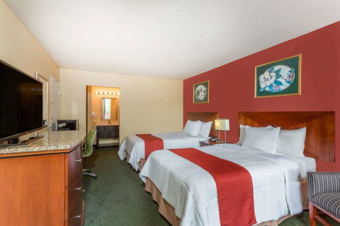 Ramada By Wyndham Roanoke - Click Find 13
