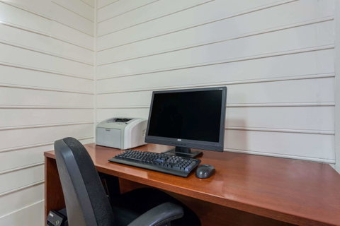 Ramada By Wyndham Roanoke - Click Find 17