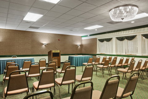 Ramada By Wyndham Roanoke - Click Find 8