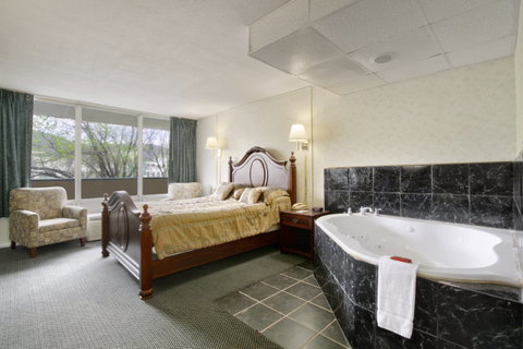Ramada By Wyndham Roanoke - Click Find 6