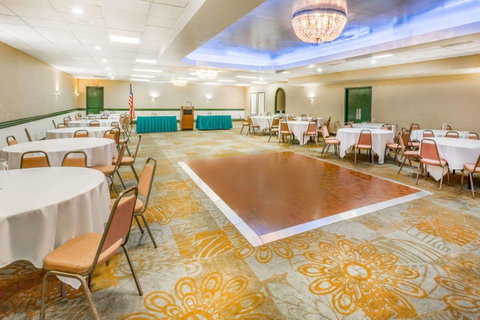 Ramada By Wyndham Roanoke - Click Find 29