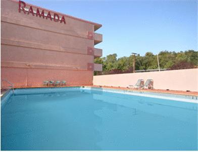 Ramada By Wyndham Roanoke - Click Find 10