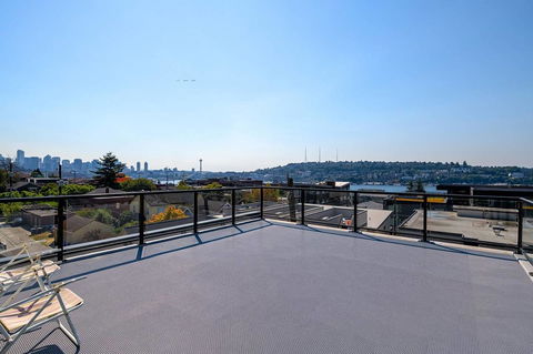 A-Seattle Urban Village- Lopez- Roof Top View Deck - Click Find 0