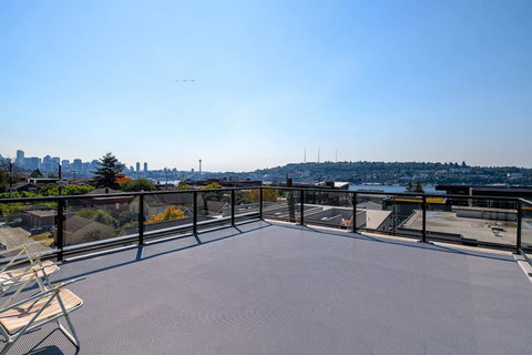 A-Seattle Urban Village- San Juan- Roof Top Deck - Bet 4u 15