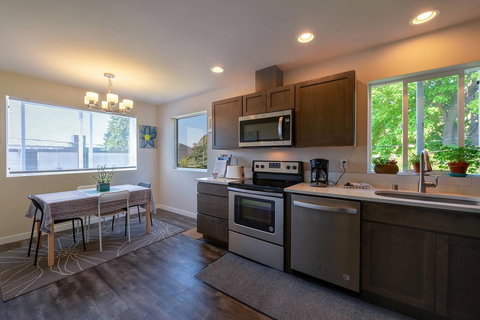 A-Seattle Urban Village- San Juan- Roof Top Deck - Bet 4u 4