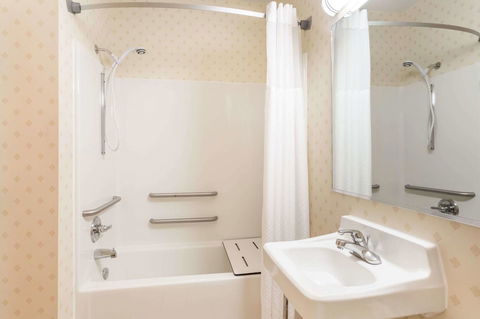 Super 8 By Wyndham Huntington WV - Bet 4u 18