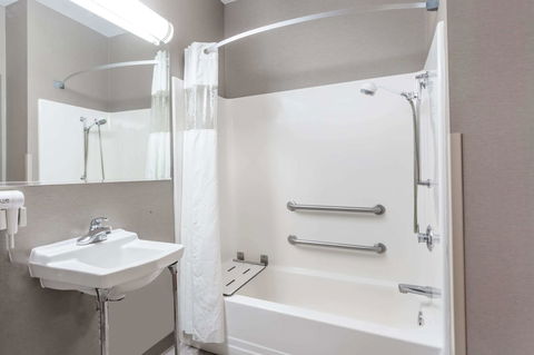 Ramada Limited - Huntington - Bet 4u 18