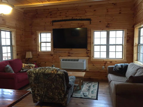 The Hampton - An Amish Built Deluxe Log Cabin - Bet 4u 4