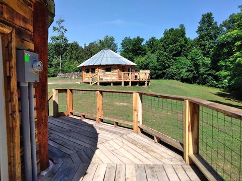 The Mountaineer - Rustic Mountain Yurt - Bet 4u 13