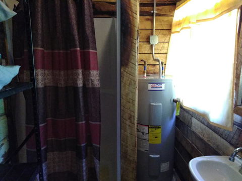 The Mountaineer - Rustic Mountain Yurt - Bet 4u 9