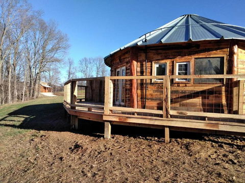 The Mountaineer - Rustic Mountain Yurt - Bet 4u 6