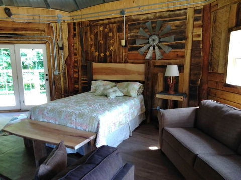 The Mountaineer - Rustic Mountain Yurt - Bet 4u 3