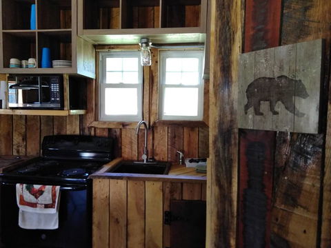 The Mountaineer - Rustic Mountain Yurt - Bet 4u 7