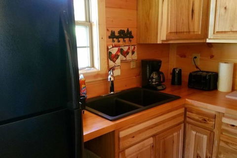 The Frontier - An Amish Built Deluxe Cabin - Bet 4u 0