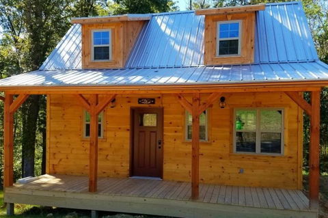 The Frontier - An Amish Built Deluxe Cabin - Bet 4u 3