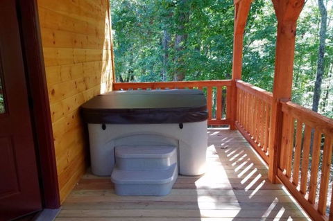 The Frontier - An Amish Built Deluxe Cabin - Bet 4u 4