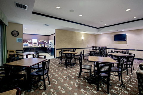 Holiday Inn Express & Suites - Green Bay East - Bet 4u 3