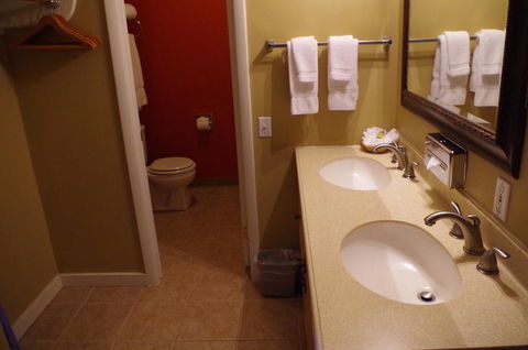 Riviera Lodge - Bet 4u 1