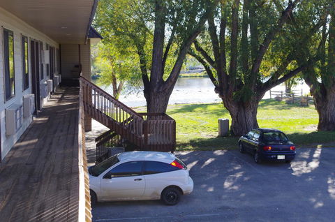 Riviera Lodge - Bet 4u 15