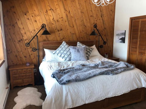 1013 - Stunning Single Family Mountain Retreat And Dog Friendly!! - Bridge Guide 1