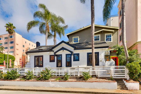 1043 - Coast Hideaway - Bet 4u 0