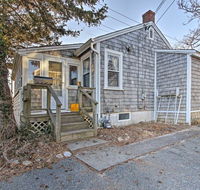 'Dunrovin Family Retreat' Buzzards Bay Home with View