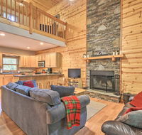 'Falling Leaf Retreat' with Hot Tub  Deck in Ellijay
