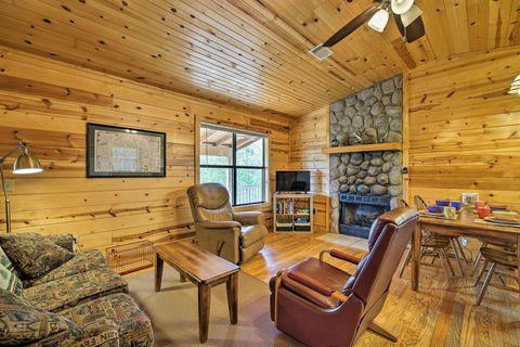 'The Dreamcatcher' Mountain View Cabin With Deck - Click Find 2