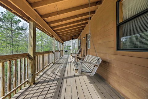 'The Dreamcatcher' Mountain View Cabin With Deck - Click Find 1